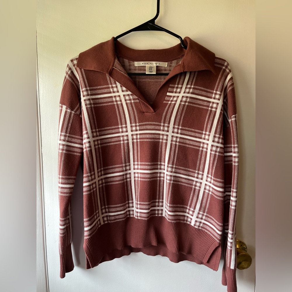 Long sleeved, burgundy Max Studio sweater, size medium